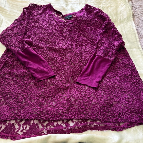 TOP, FLORAL LACE, BRIGHT CHERRY, SIZE 4X, LONG LACE SLEEVES, PLAIN CUFFS, - Picture 1 of 7
